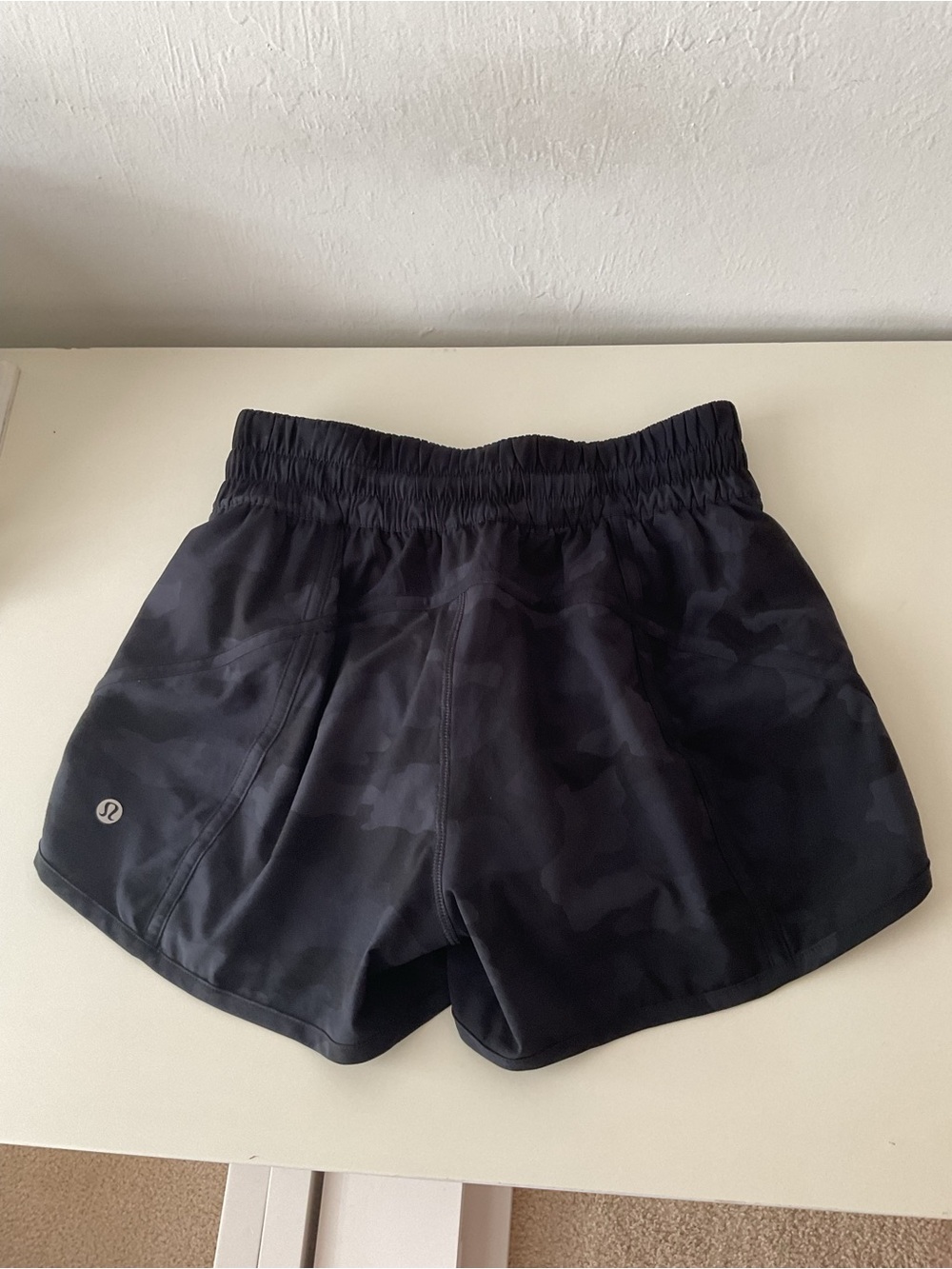 Lululemon tracker low rise shorts lined